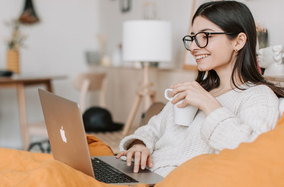 Atendimento clínico online — sessão acolhedora de psicoterapia