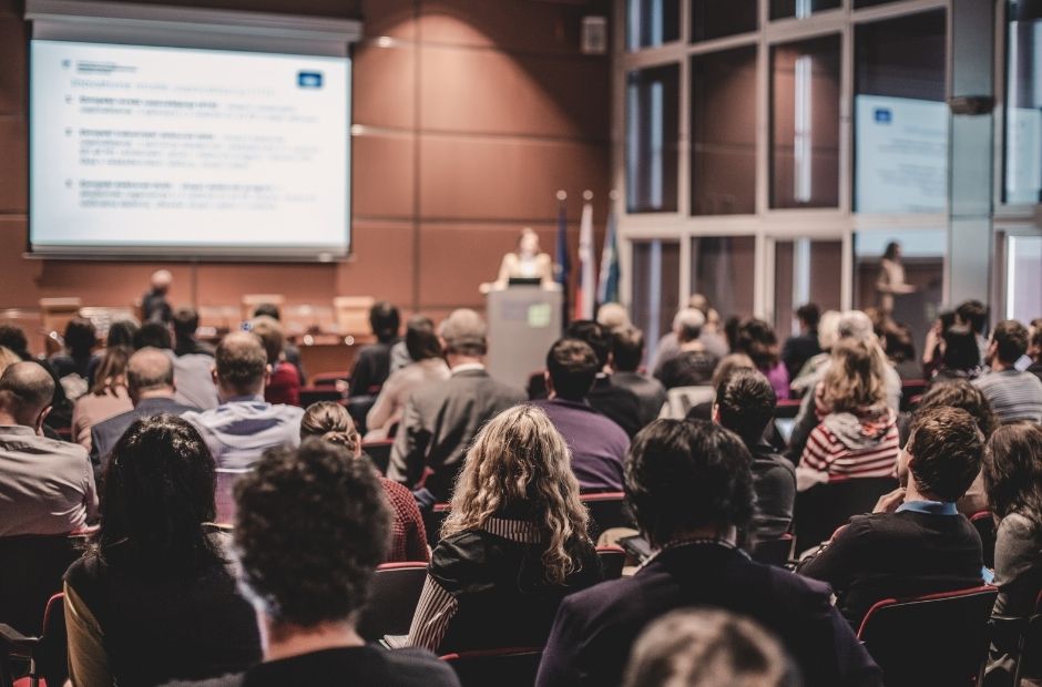 Palestras corporativas — apresentação sobre saúde mental e trabalho